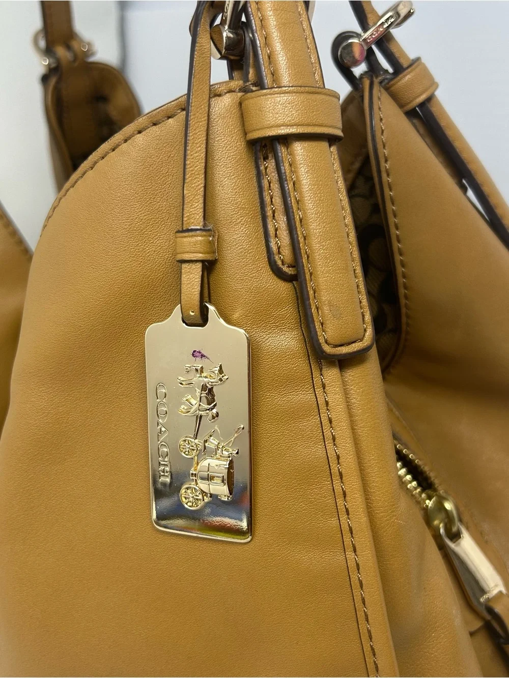 Coach Madison Carlyle leather Shoulder Bag Tan hobo slouchy
